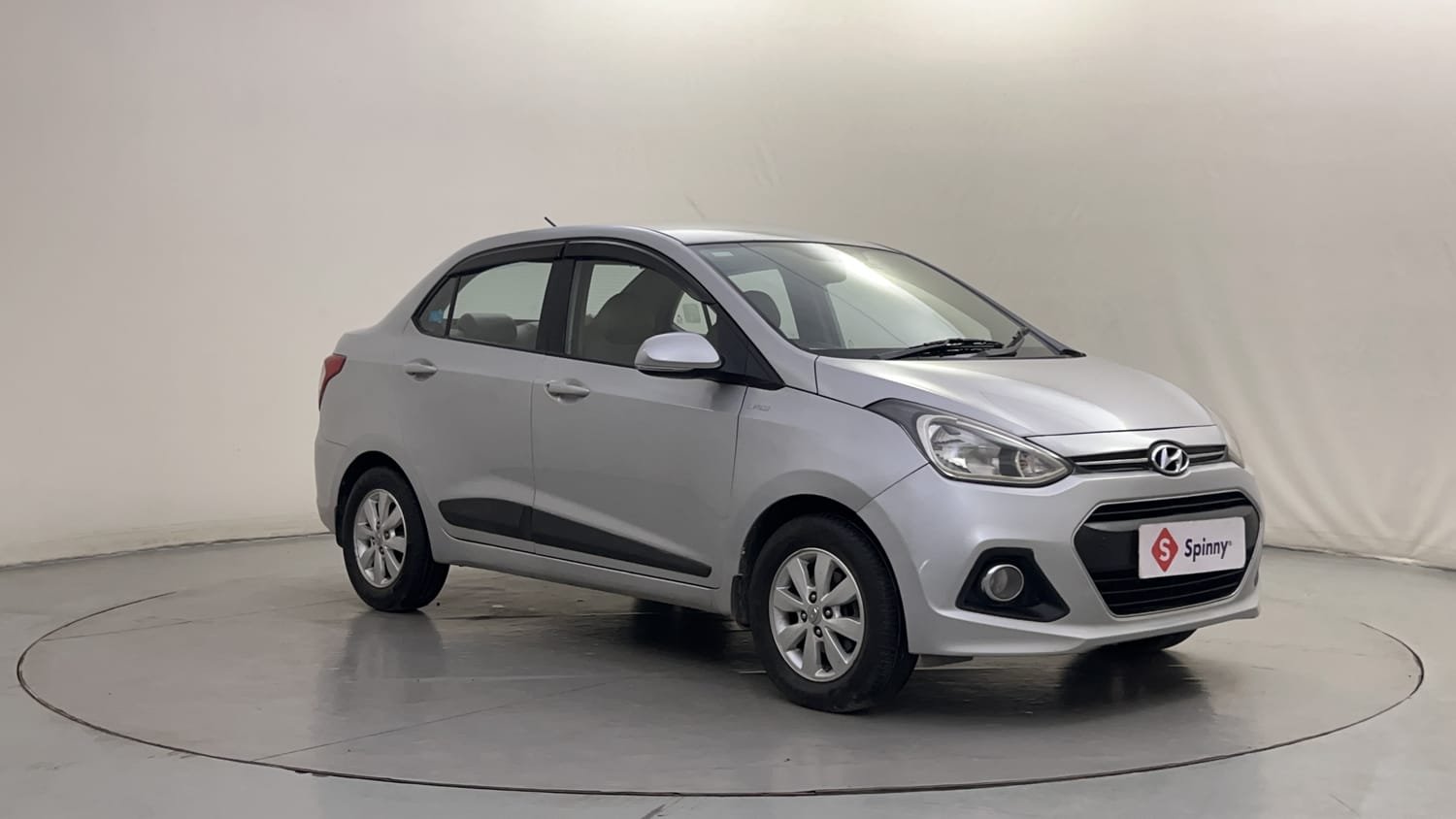 Used 2015 Hyundai Xcent SX 1.1 CRDi Diesel Manual exterior RIGHT FRONT CORNER VIEW