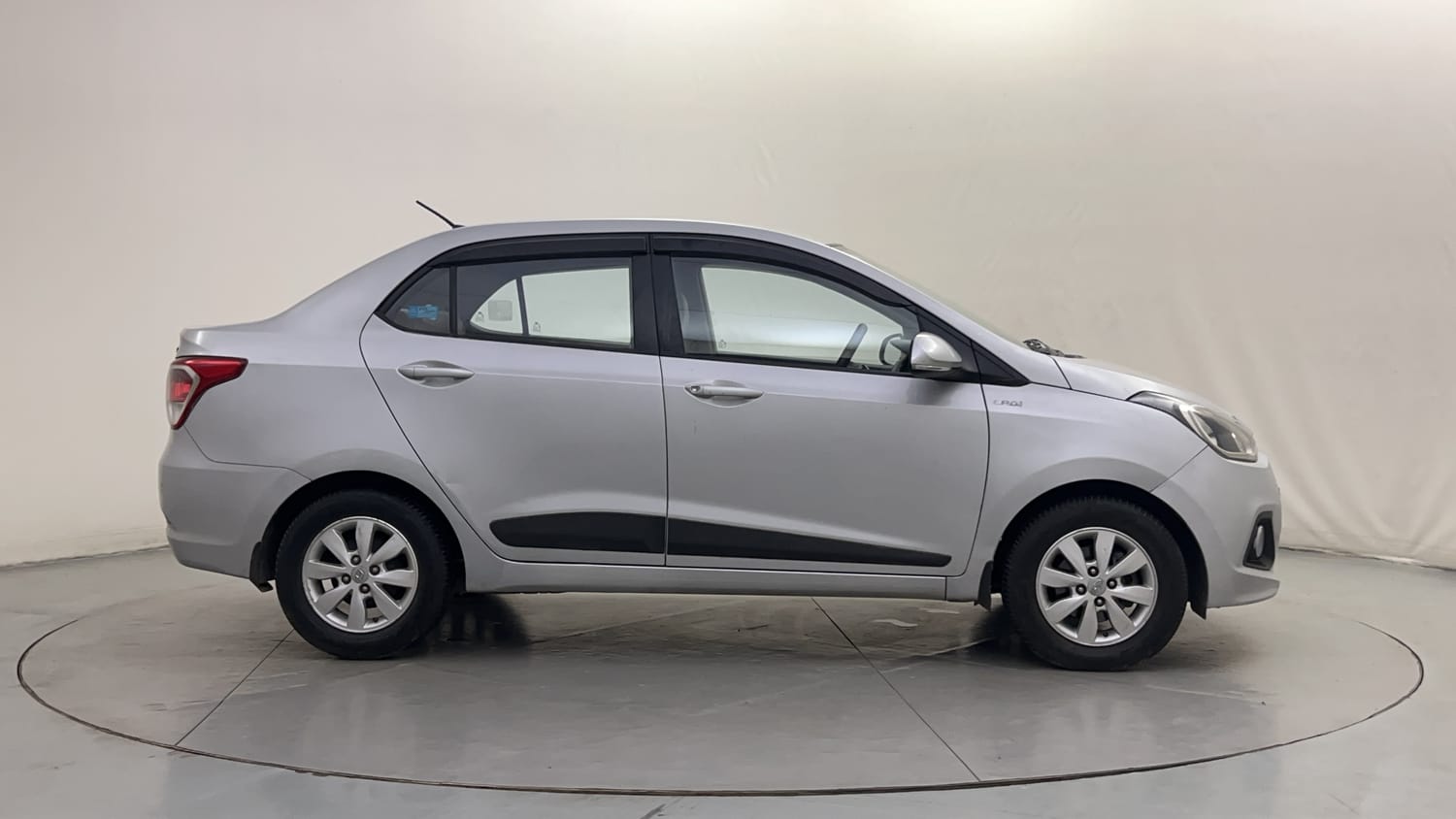 Used 2015 Hyundai Xcent SX 1.1 CRDi Diesel Manual exterior RIGHT SIDE VIEW