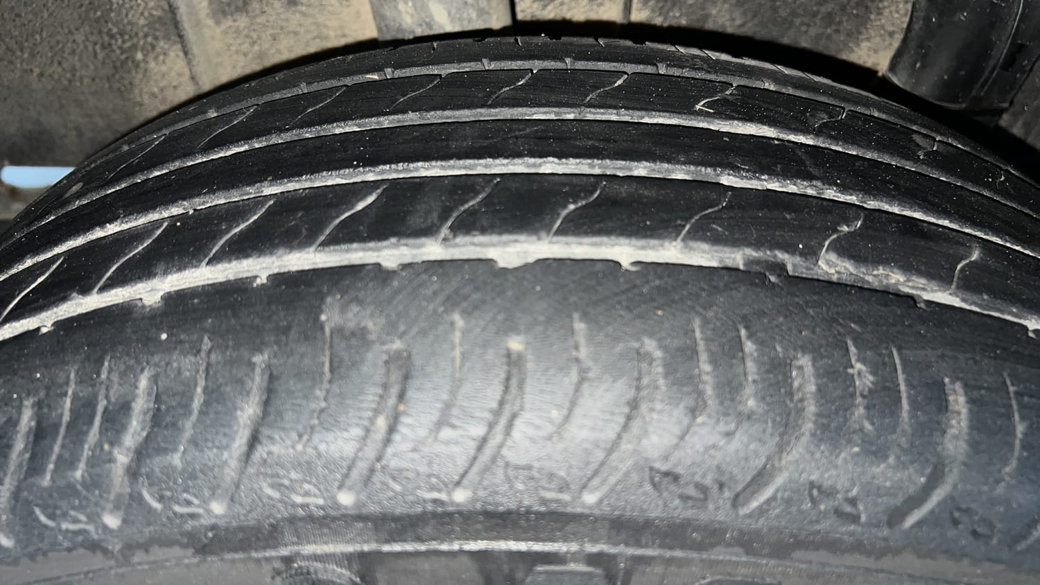 Used 2022 Renault Kiger RXZ MT Petrol Manual tyres RIGHT REAR TYRE TREAD VIEW