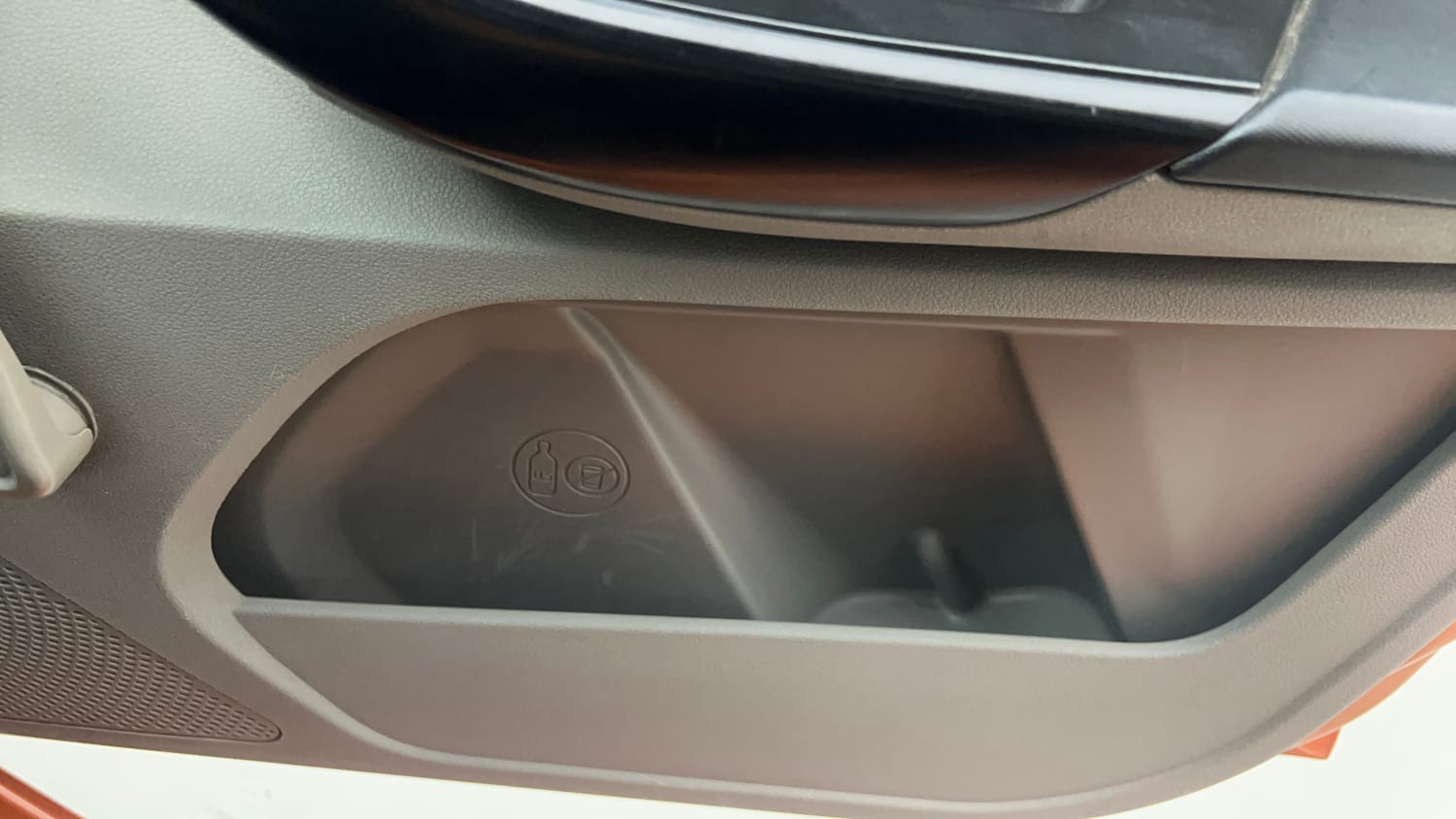 Used 2018 Tata Tiago Revotron XE Petrol Manual top_features Door pockets