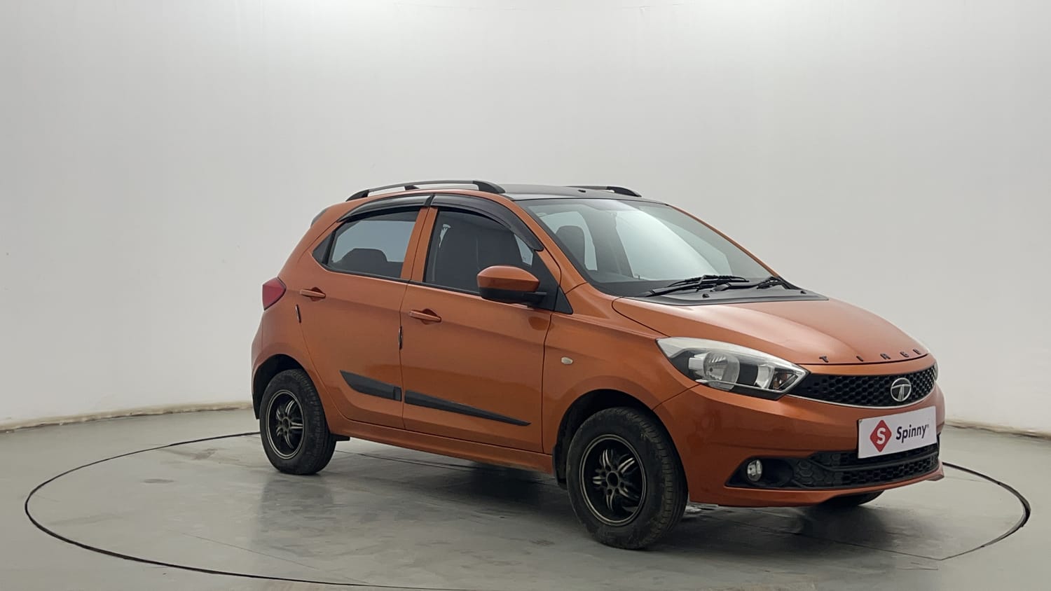 Used 2018 Tata Tiago Revotron XE Petrol Manual exterior RIGHT FRONT CORNER VIEW