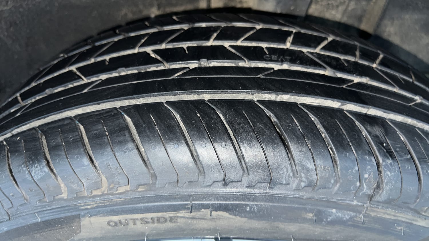 Used 2022 Renault Kiger RXZ MT Petrol Manual tyres LEFT REAR TYRE TREAD VIEW