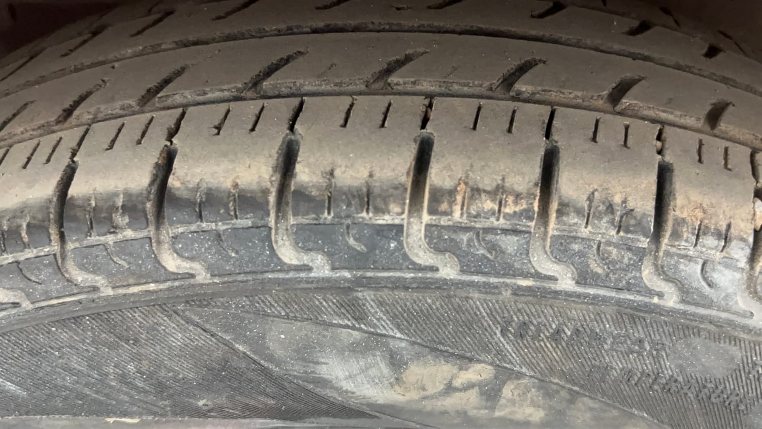 Used 2017 Datsun Redi-GO T (O) Petrol Manual tyres LEFT FRONT TYRE TREAD VIEW