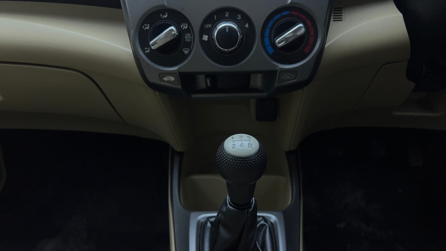 Used 2012 Honda City 1.5 V MT Petrol Manual interior GEAR  KNOB VIEW