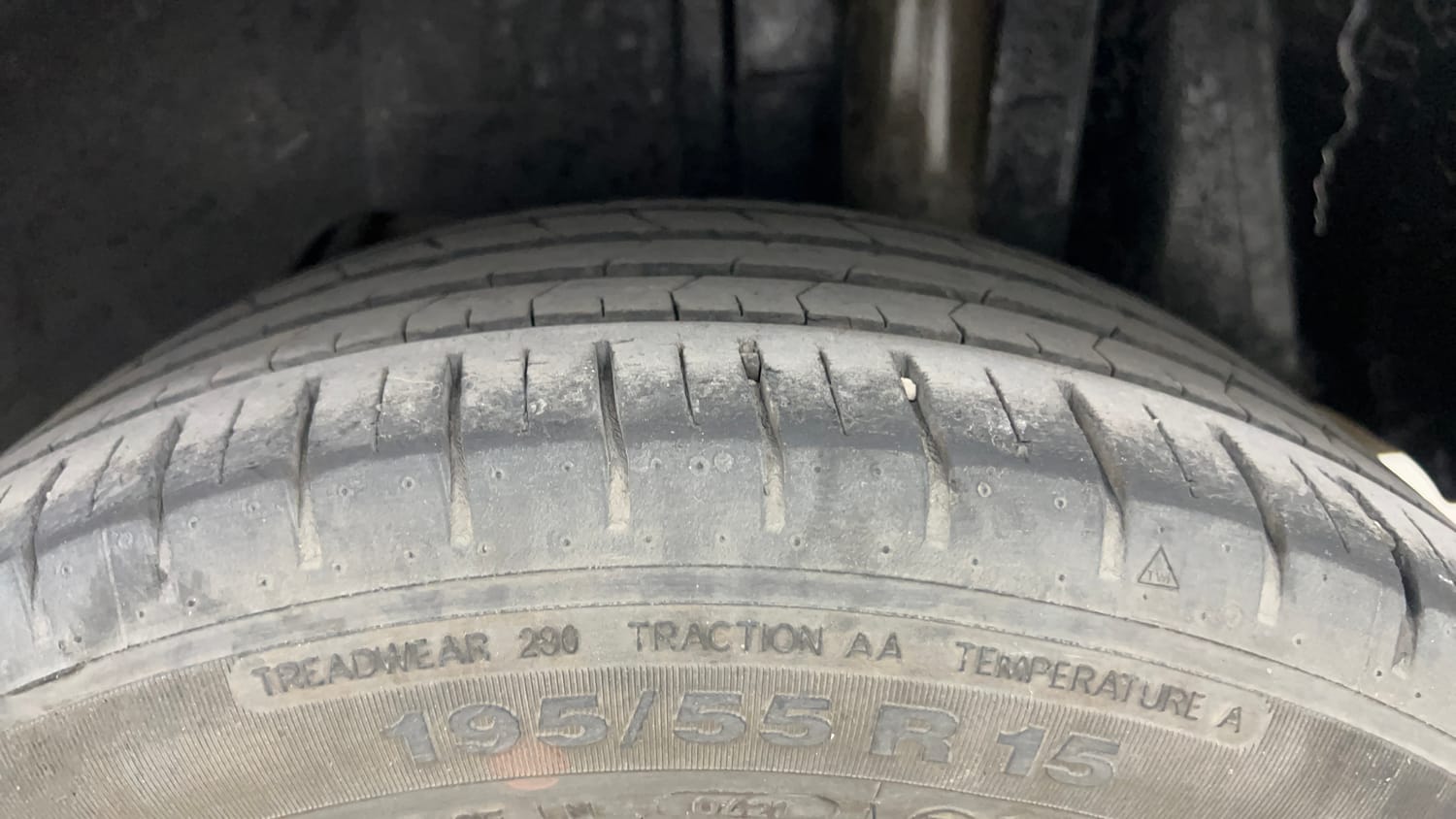 Used 2021 Ford Figo Titanium 1.2 Ti-VCT MT Petrol Manual tyres LEFT REAR TYRE TREAD VIEW