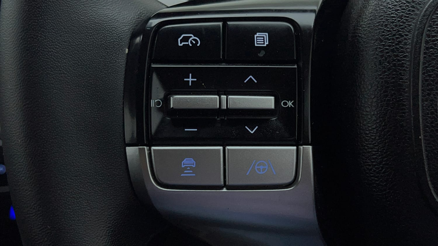 Used 2023 Hyundai Verna SX (O) 1.5 Turbo Petrol DCT Petrol Automatic top_features Cruise control