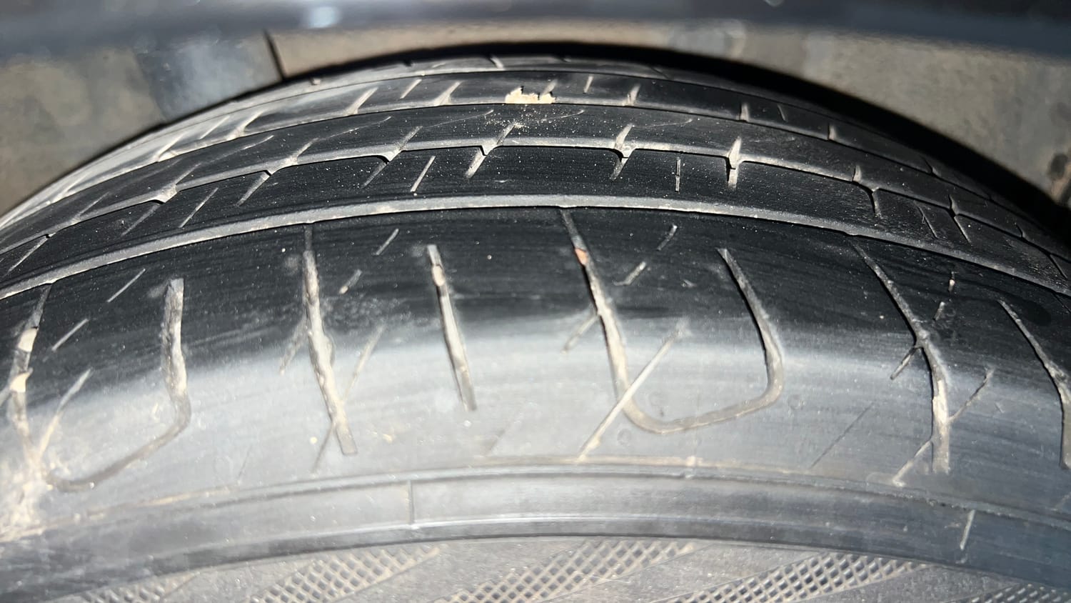 Used 2023 Hyundai Verna SX (O) 1.5 Turbo Petrol DCT Petrol Automatic tyres RIGHT REAR TYRE TREAD VIEW