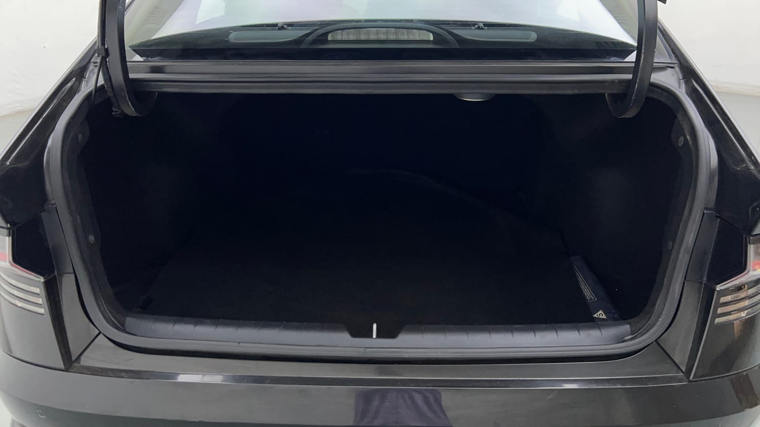 Used 2023 Hyundai Verna SX (O) 1.5 Turbo Petrol DCT Petrol Automatic interior DICKY INSIDE VIEW