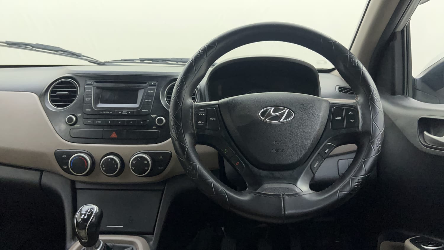 Used 2015 Hyundai Xcent SX 1.1 CRDi Diesel Manual interior STEERING VIEW