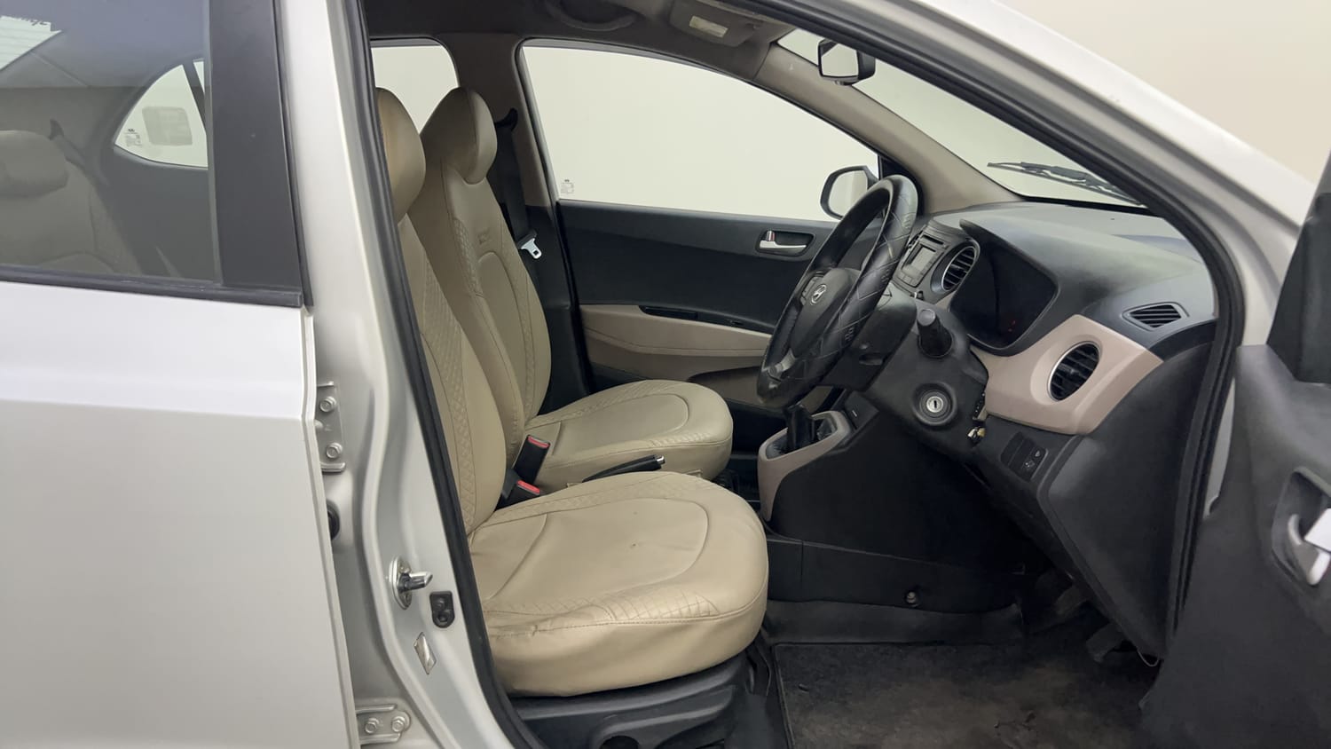 Used 2015 Hyundai Xcent SX 1.1 CRDi Diesel Manual interior RIGHT SIDE FRONT DOOR CABIN VIEW