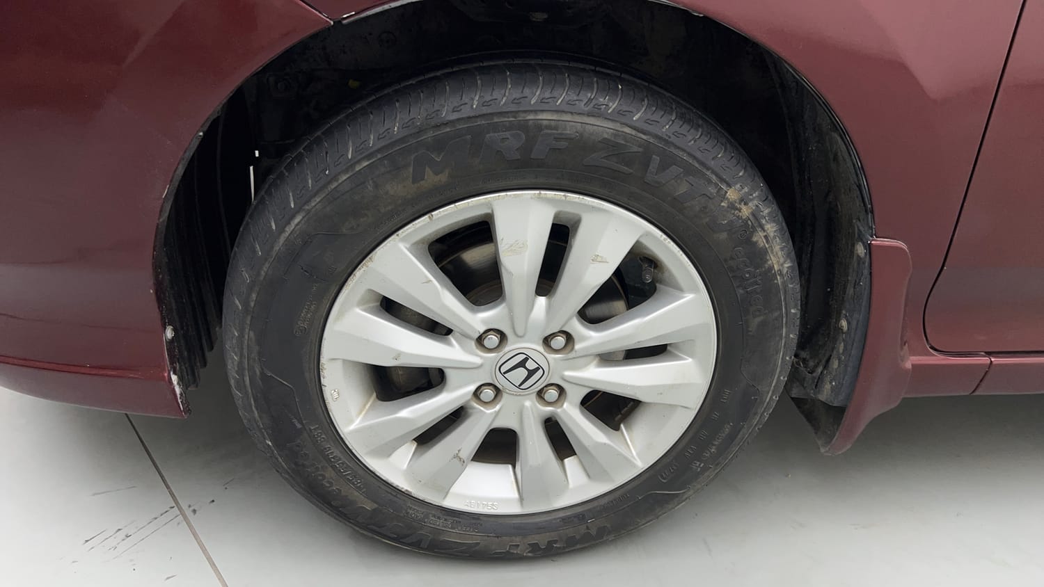 Used 2012 Honda City 1.5 V MT Petrol Manual tyres LEFT FRONT TYRE RIM VIEW