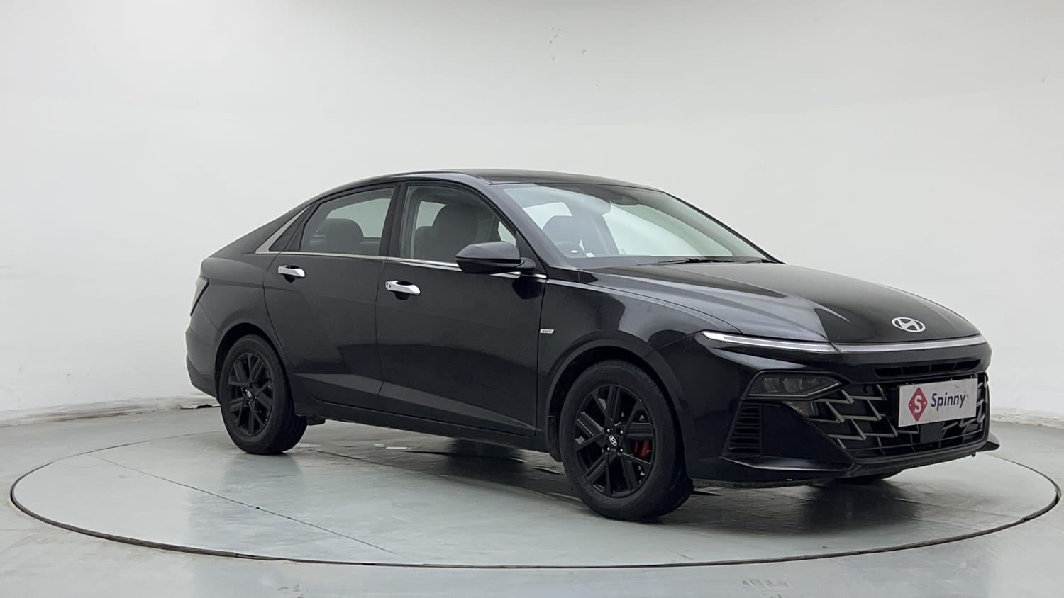 Used 2023 Hyundai Verna SX (O) 1.5 Turbo Petrol DCT Petrol Automatic exterior RIGHT FRONT CORNER VIEW