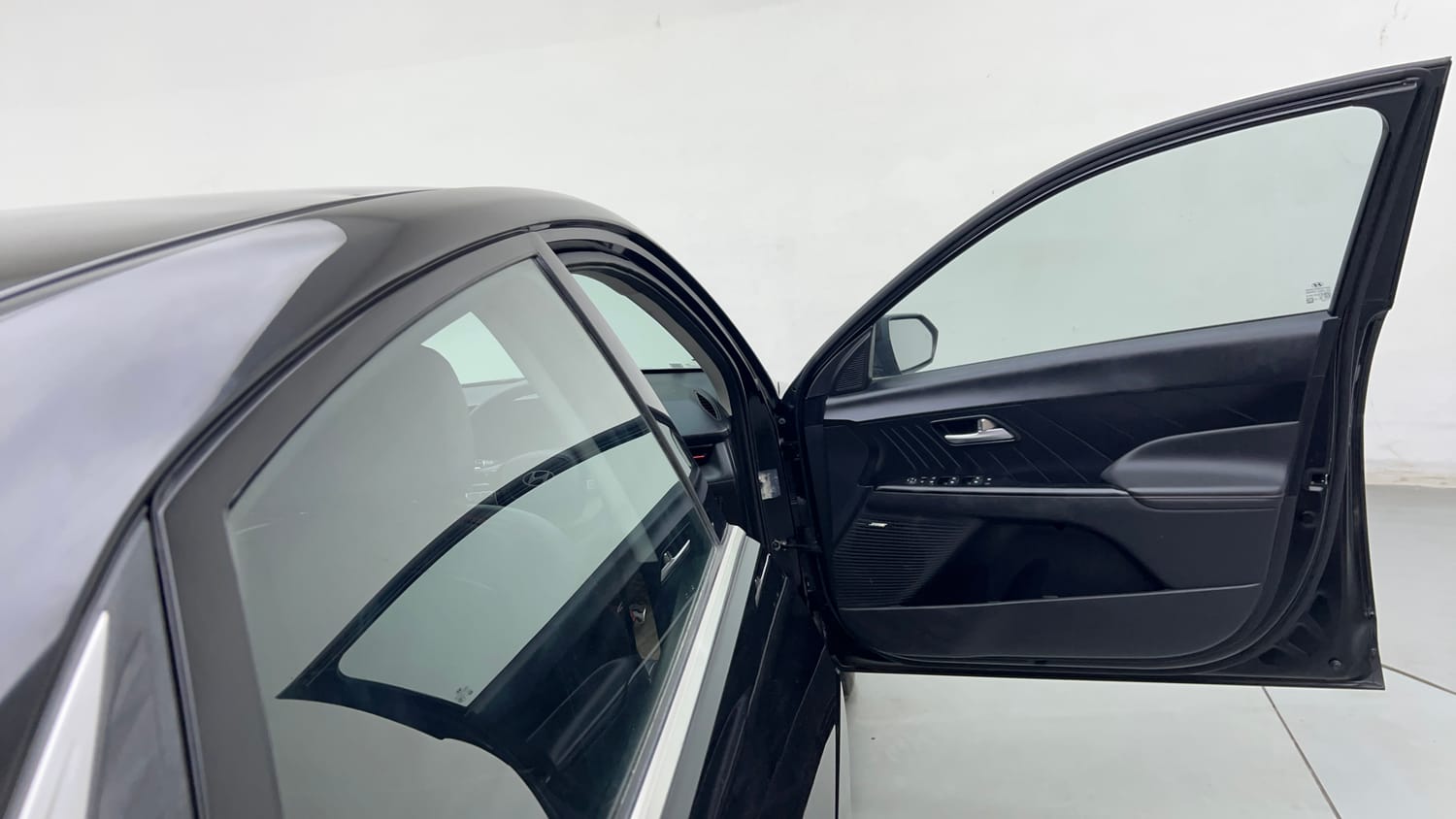 Used 2023 Hyundai Verna SX (O) 1.5 Turbo Petrol DCT Petrol Automatic interior RIGHT FRONT DOOR OPEN VIEW
