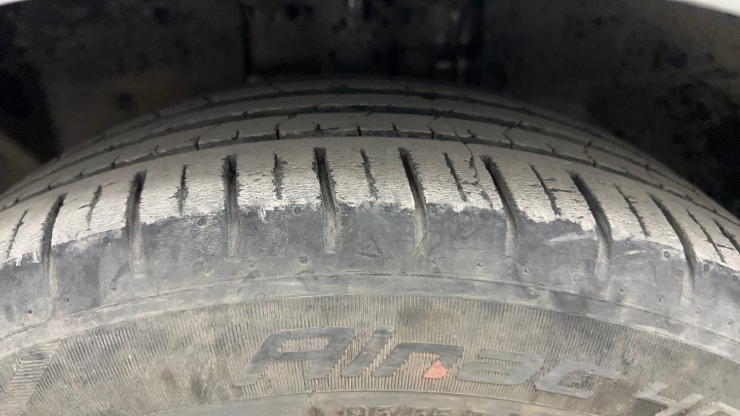 Used 2021 Ford Figo Titanium 1.2 Ti-VCT MT Petrol Manual tyres LEFT FRONT TYRE TREAD VIEW