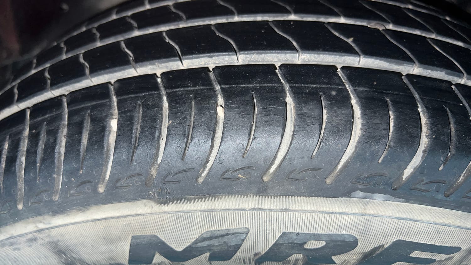 Used 2012 Honda City 1.5 V MT Petrol Manual tyres LEFT REAR TYRE TREAD VIEW