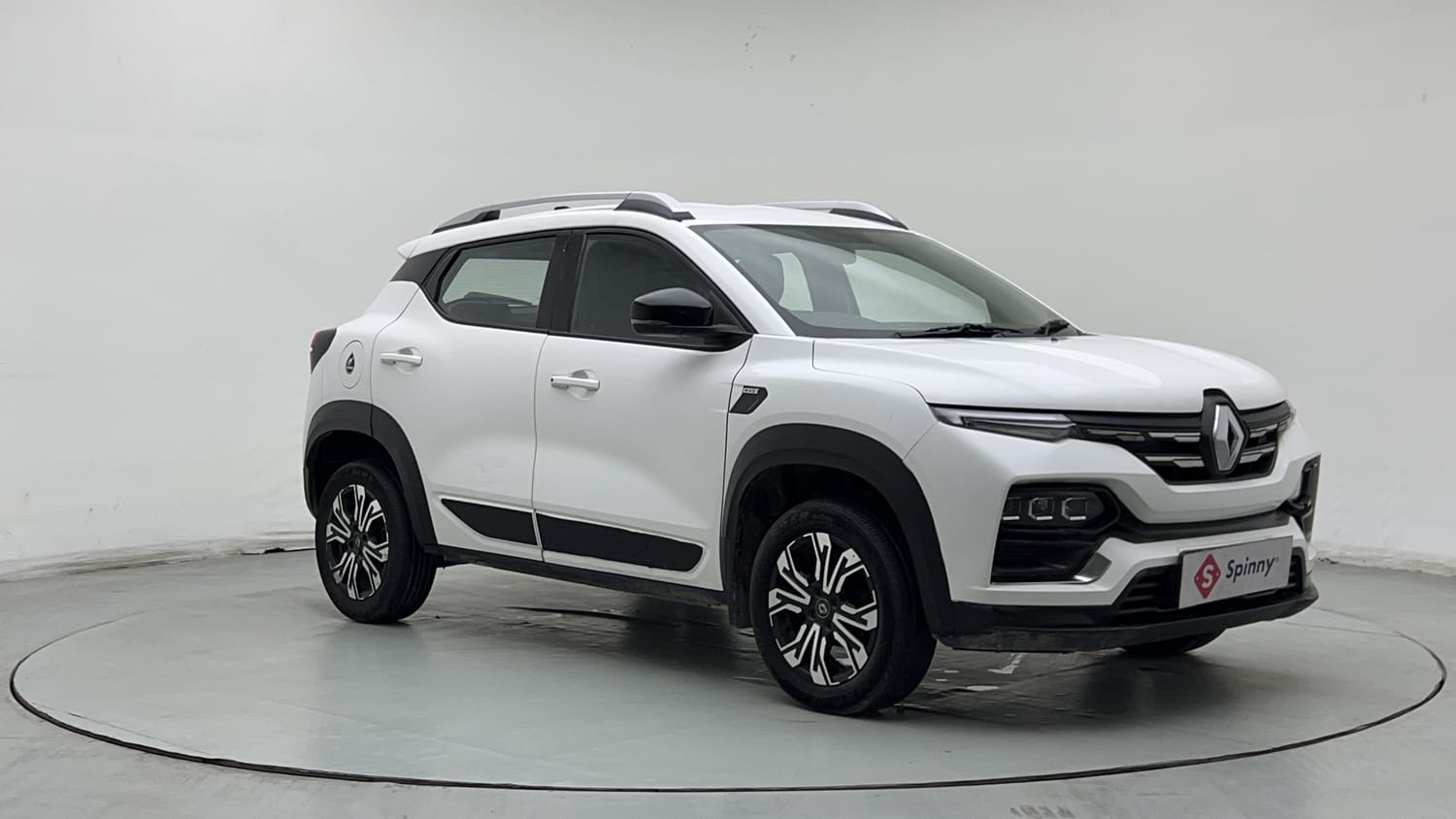 Used 2022 Renault Kiger RXZ MT Petrol Manual exterior RIGHT FRONT CORNER VIEW