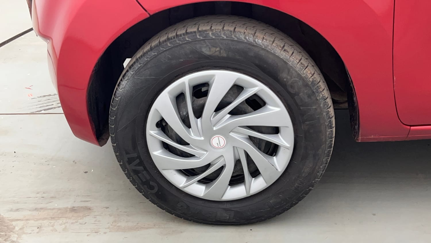 Used 2017 Datsun Redi-GO T (O) Petrol Manual tyres LEFT FRONT TYRE RIM VIEW