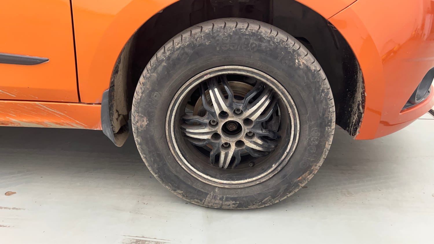 Used 2018 Tata Tiago Revotron XE Petrol Manual tyres RIGHT FRONT TYRE RIM VIEW