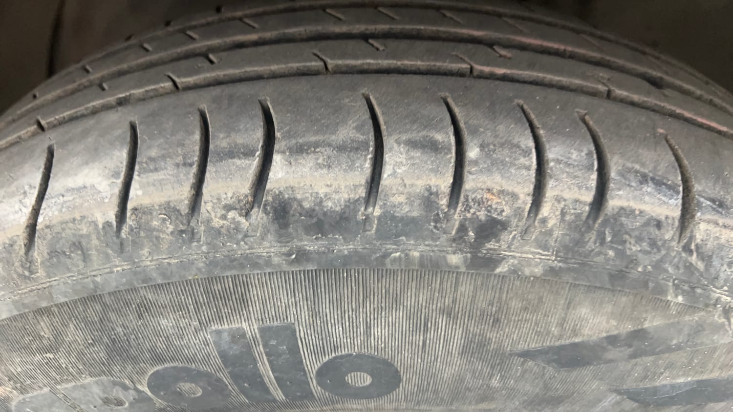 Used 2018 Tata Tiago Revotron XE Petrol Manual tyres LEFT FRONT TYRE TREAD VIEW