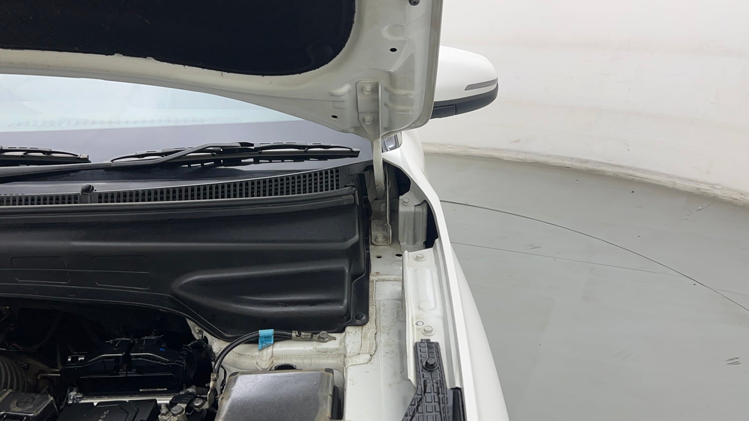 Used 2023 Hyundai Creta SX 1.5 Diesel Diesel Manual engine ENGINE LEFT SIDE HINGE & APRON VIEW