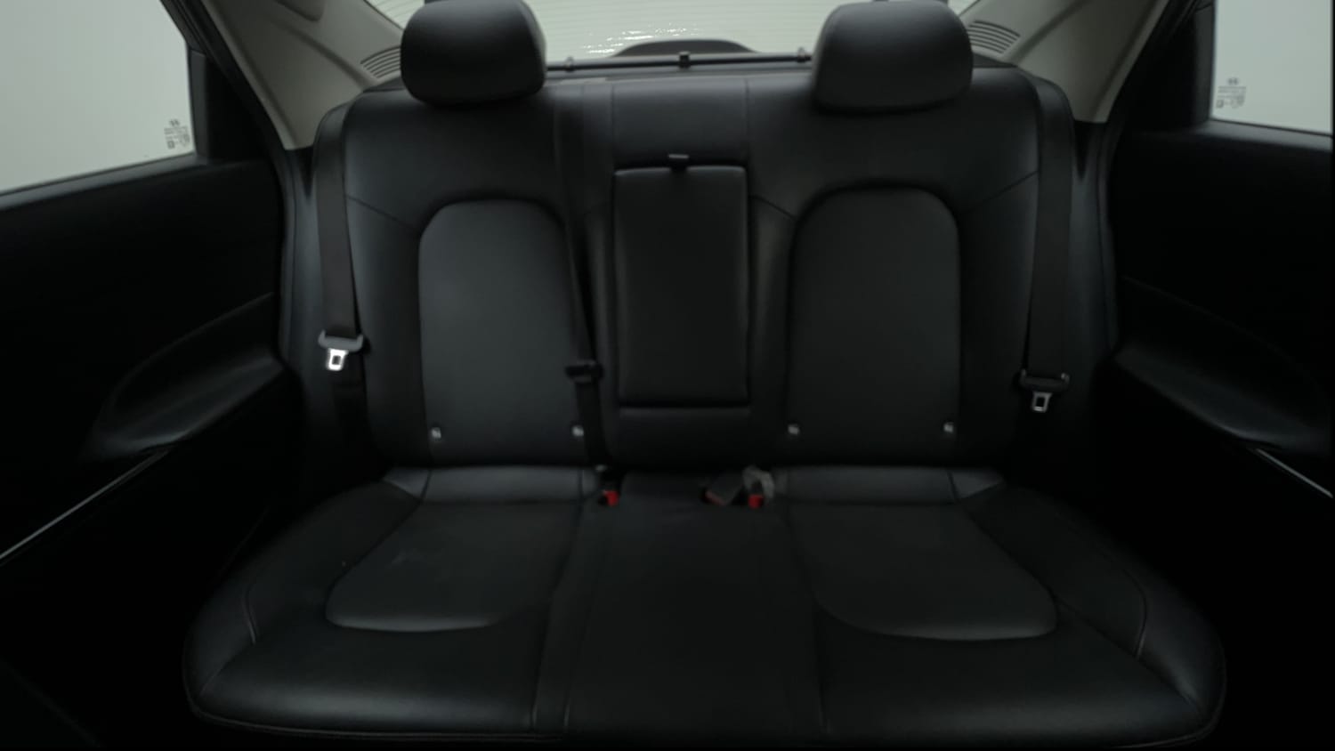 Used 2023 Hyundai Verna SX (O) 1.5 Turbo Petrol DCT Petrol Automatic interior REAR SEAT CONDITION VIEW