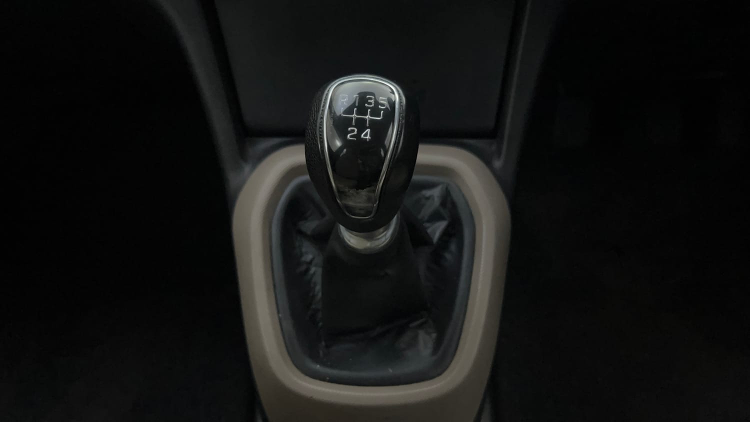 Used 2015 Hyundai Xcent SX 1.1 CRDi Diesel Manual interior GEAR  KNOB VIEW