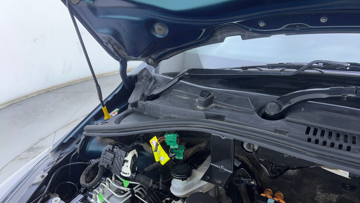 Used 2023 Tata Tiago EV XT Long Range Electric Automatic engine ENGINE RIGHT SIDE HINGE & APRON VIEW