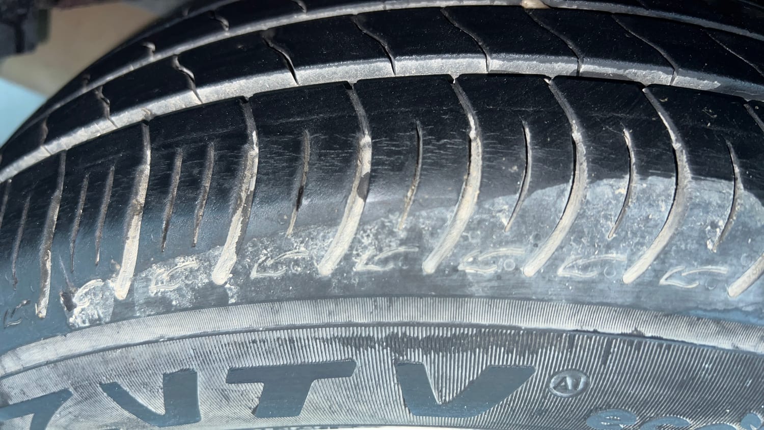 Used 2012 Honda City 1.5 V MT Petrol Manual tyres RIGHT REAR TYRE TREAD VIEW