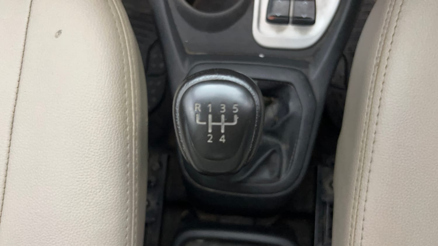 Used 2017 Datsun Redi-GO T (O) Petrol Manual interior GEAR  KNOB VIEW