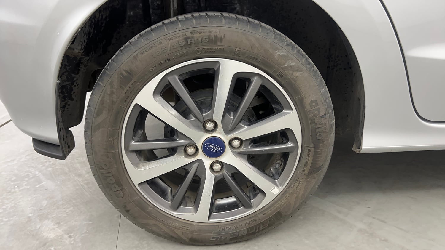 Used 2021 Ford Figo Titanium 1.2 Ti-VCT MT Petrol Manual tyres RIGHT REAR TYRE RIM VIEW