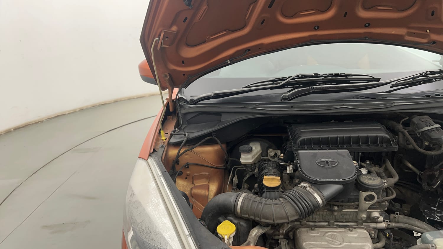 Used 2018 Tata Tiago Revotron XE Petrol Manual engine ENGINE RIGHT SIDE HINGE & APRON VIEW