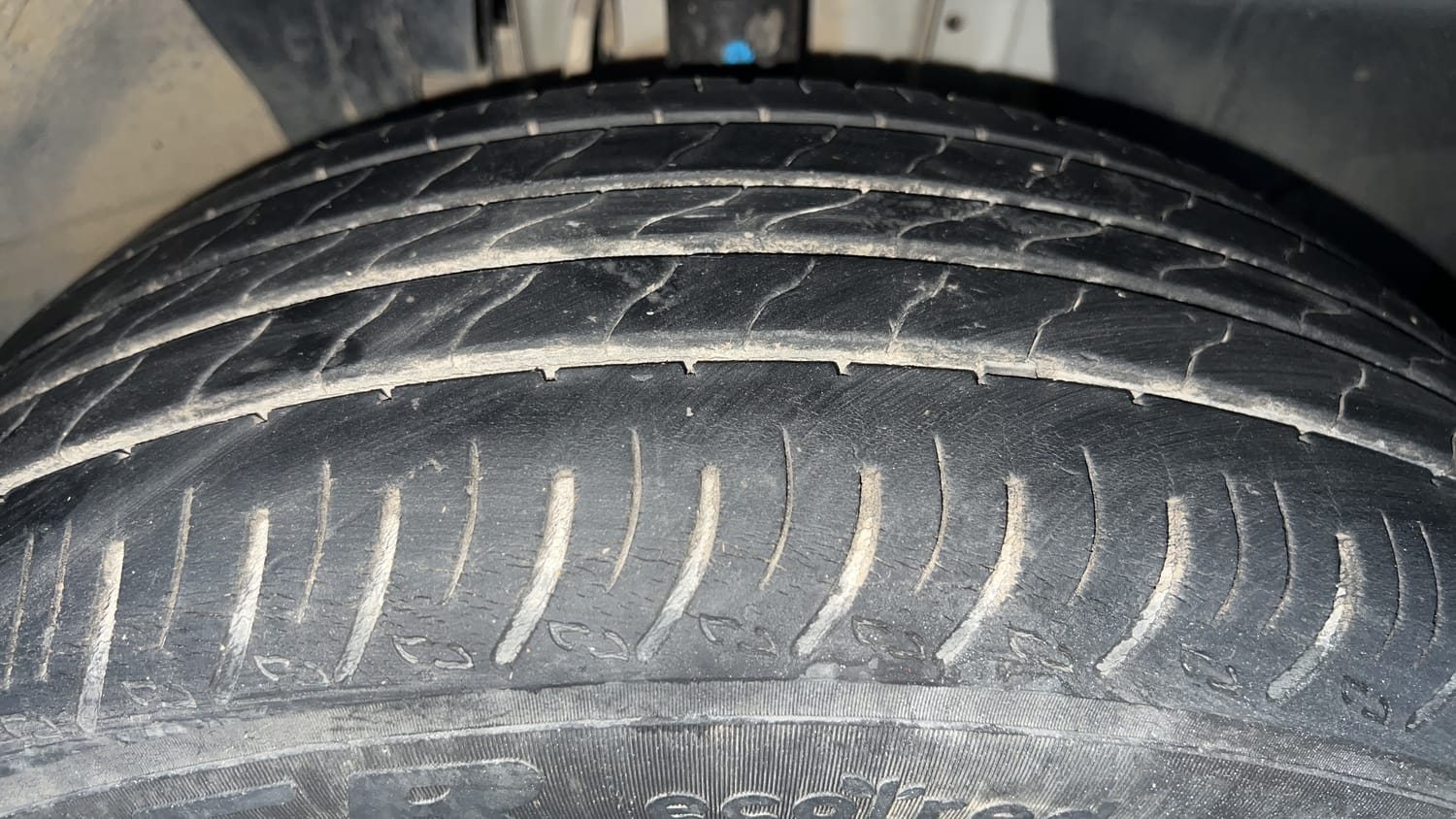 Used 2022 Renault Kiger RXZ MT Petrol Manual tyres RIGHT FRONT TYRE TREAD VIEW