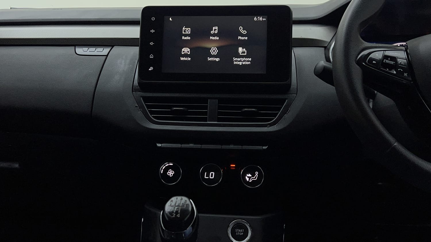 Used 2022 Renault Kiger RXZ MT Petrol Manual interior MUSIC SYSTEM & AC CONTROL VIEW