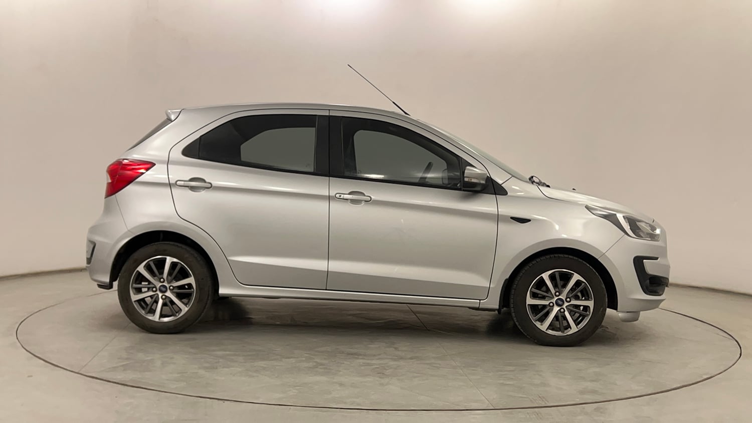 Used 2021 Ford Figo Titanium 1.2 Ti-VCT MT Petrol Manual exterior RIGHT SIDE VIEW