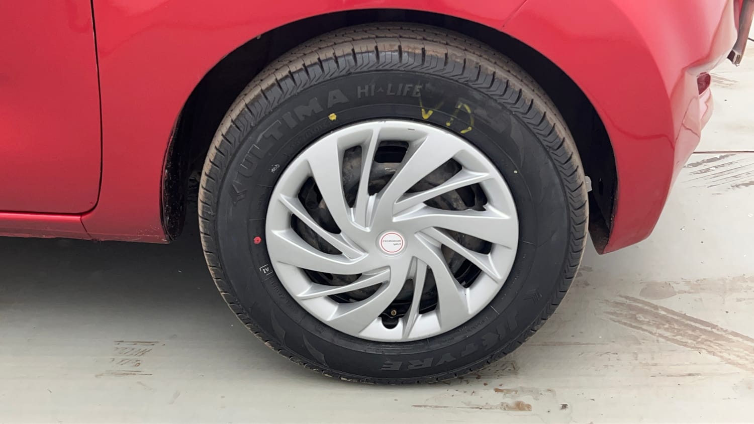 Used 2017 Datsun Redi-GO T (O) Petrol Manual tyres RIGHT FRONT TYRE RIM VIEW
