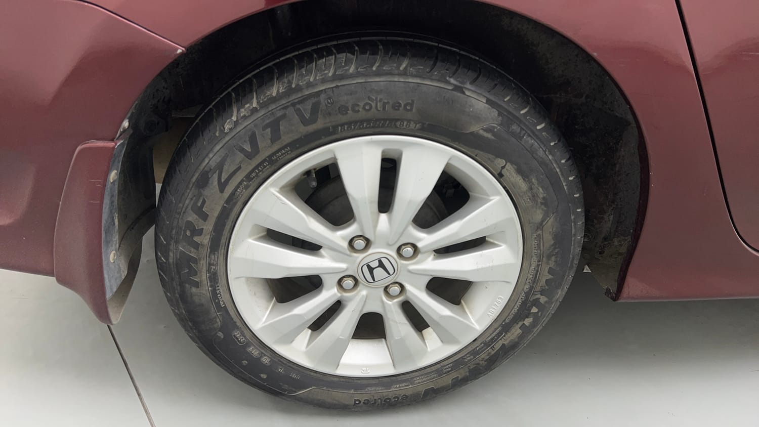 Used 2012 Honda City 1.5 V MT Petrol Manual tyres RIGHT REAR TYRE RIM VIEW