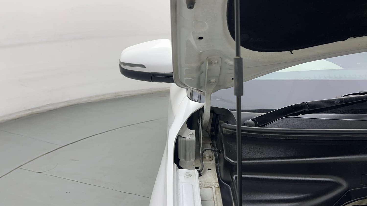 Used 2023 Hyundai Creta SX 1.5 Diesel Diesel Manual engine ENGINE RIGHT SIDE HINGE & APRON VIEW