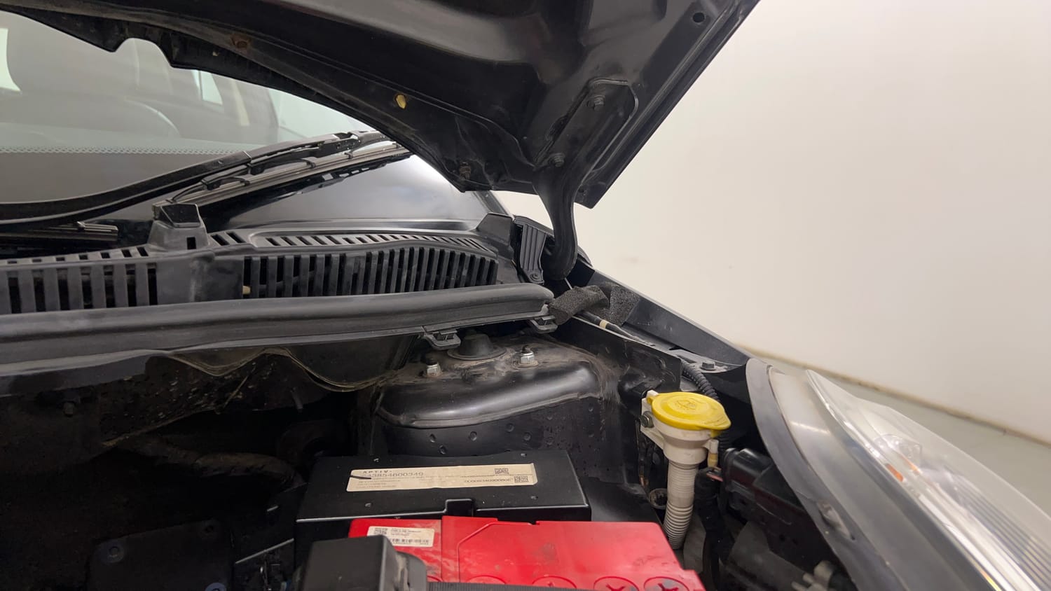 Used 2019 Tata Nexon XZA Plus Petrol Petrol Automatic engine ENGINE LEFT SIDE HINGE & APRON VIEW