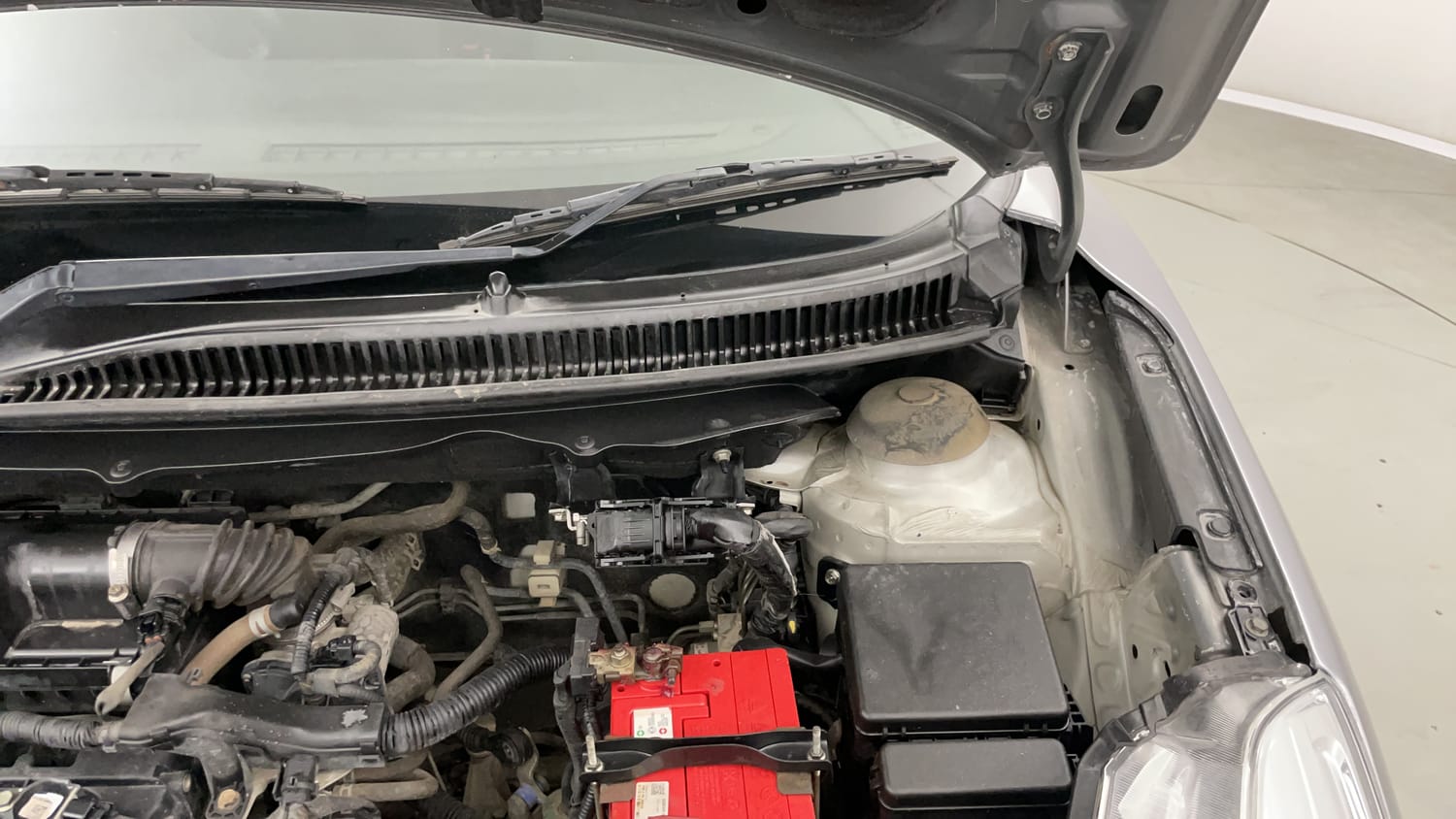 Used 2018 Maruti Suzuki Baleno Zeta 1.2 Petrol Manual engine ENGINE LEFT SIDE HINGE & APRON VIEW