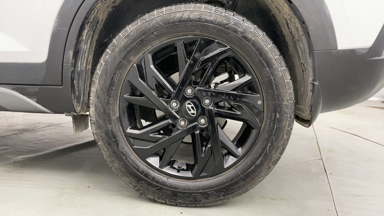 Used 2025 Hyundai Creta 1.5 MPi Petrol IVT S(O) Petrol Automatic tyres LEFT REAR TYRE RIM VIEW