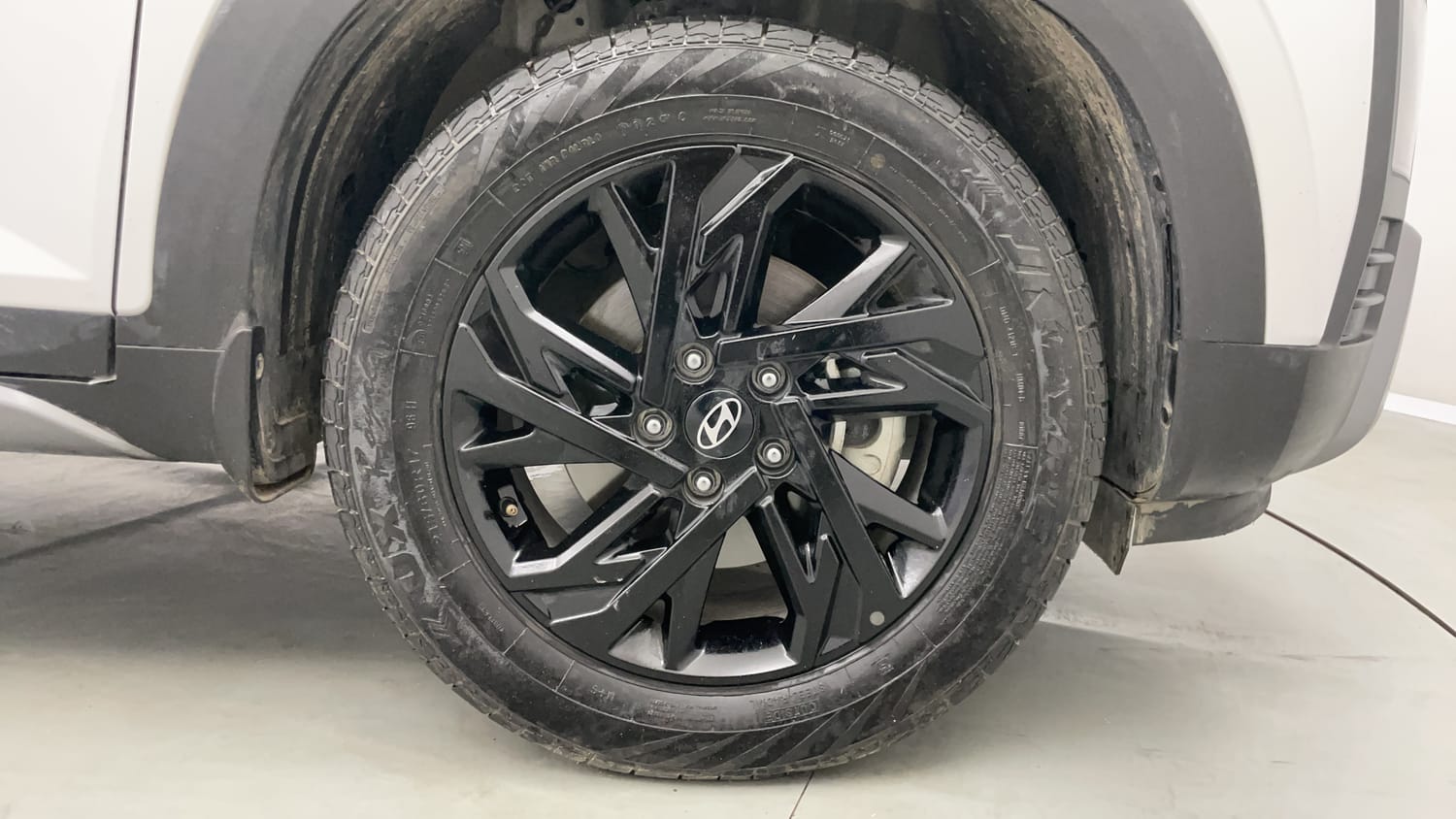 Used 2025 Hyundai Creta 1.5 MPi Petrol IVT S(O) Petrol Automatic tyres RIGHT FRONT TYRE RIM VIEW