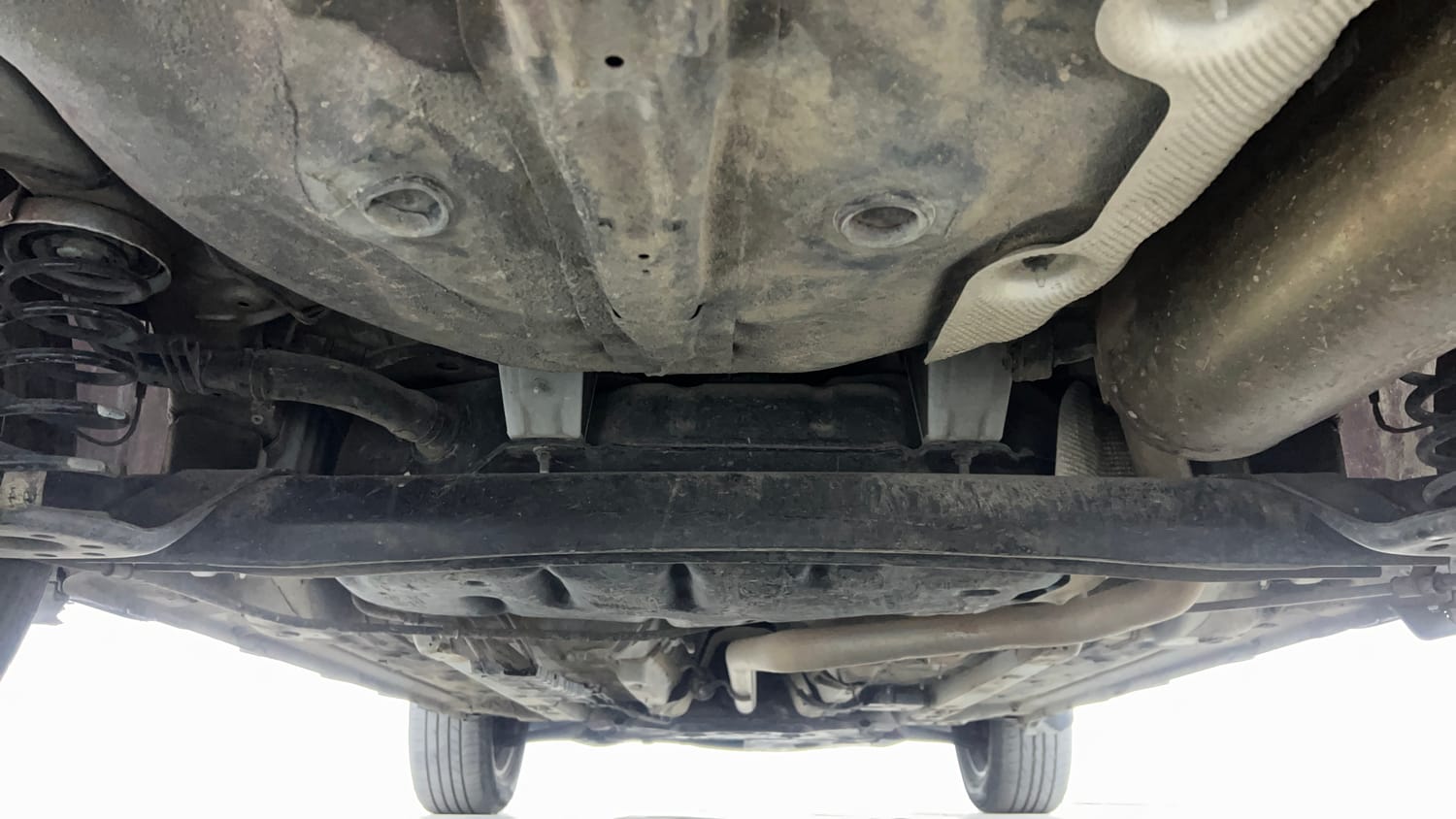 Used 2022 Hyundai Venue SX (O) 1.5 CRDi Diesel Manual extra REAR UNDERBODY VIEW (TAKEN FROM REAR)