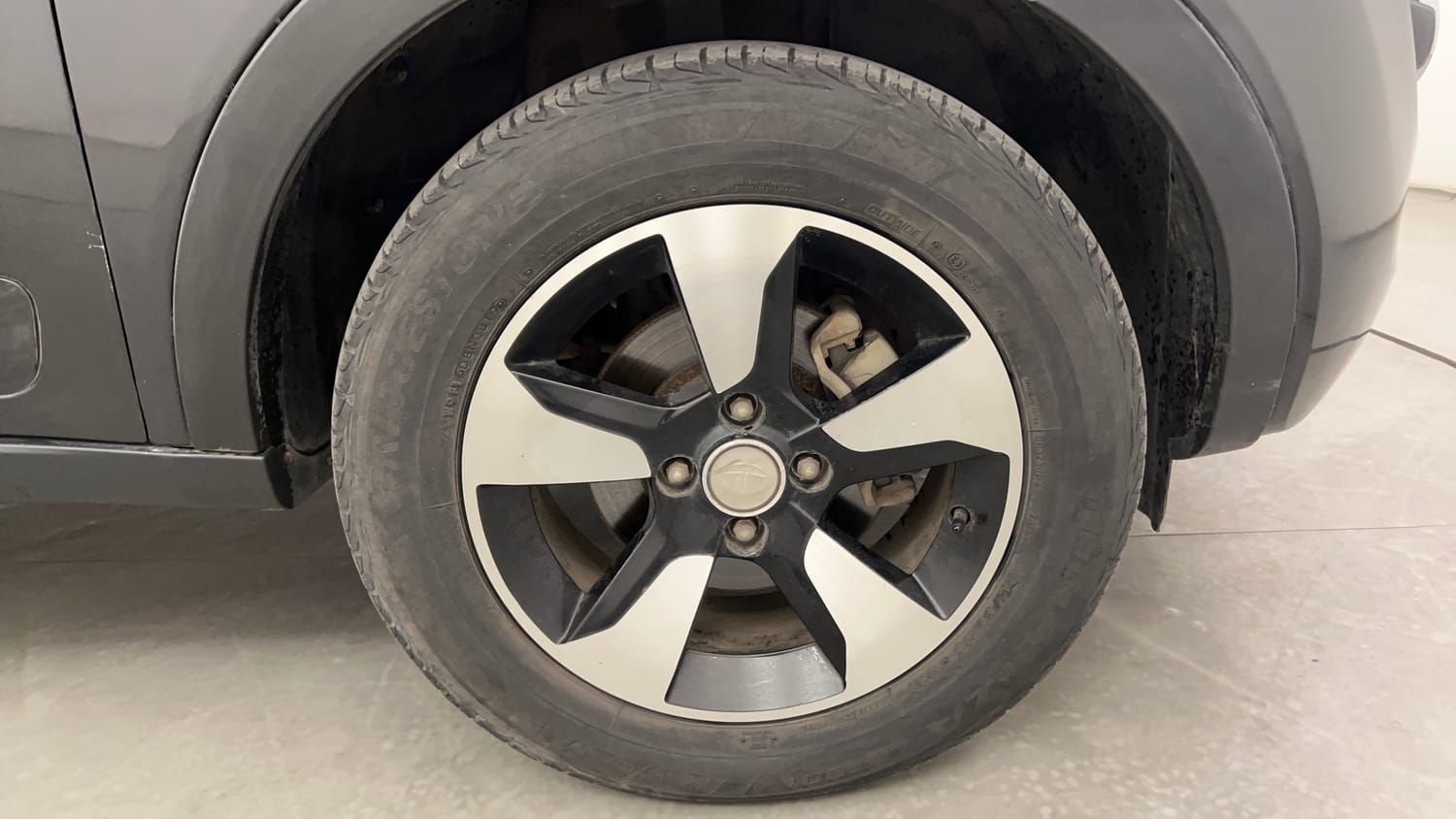 Used 2019 Tata Nexon XZA Plus Petrol Petrol Automatic tyres RIGHT FRONT TYRE RIM VIEW