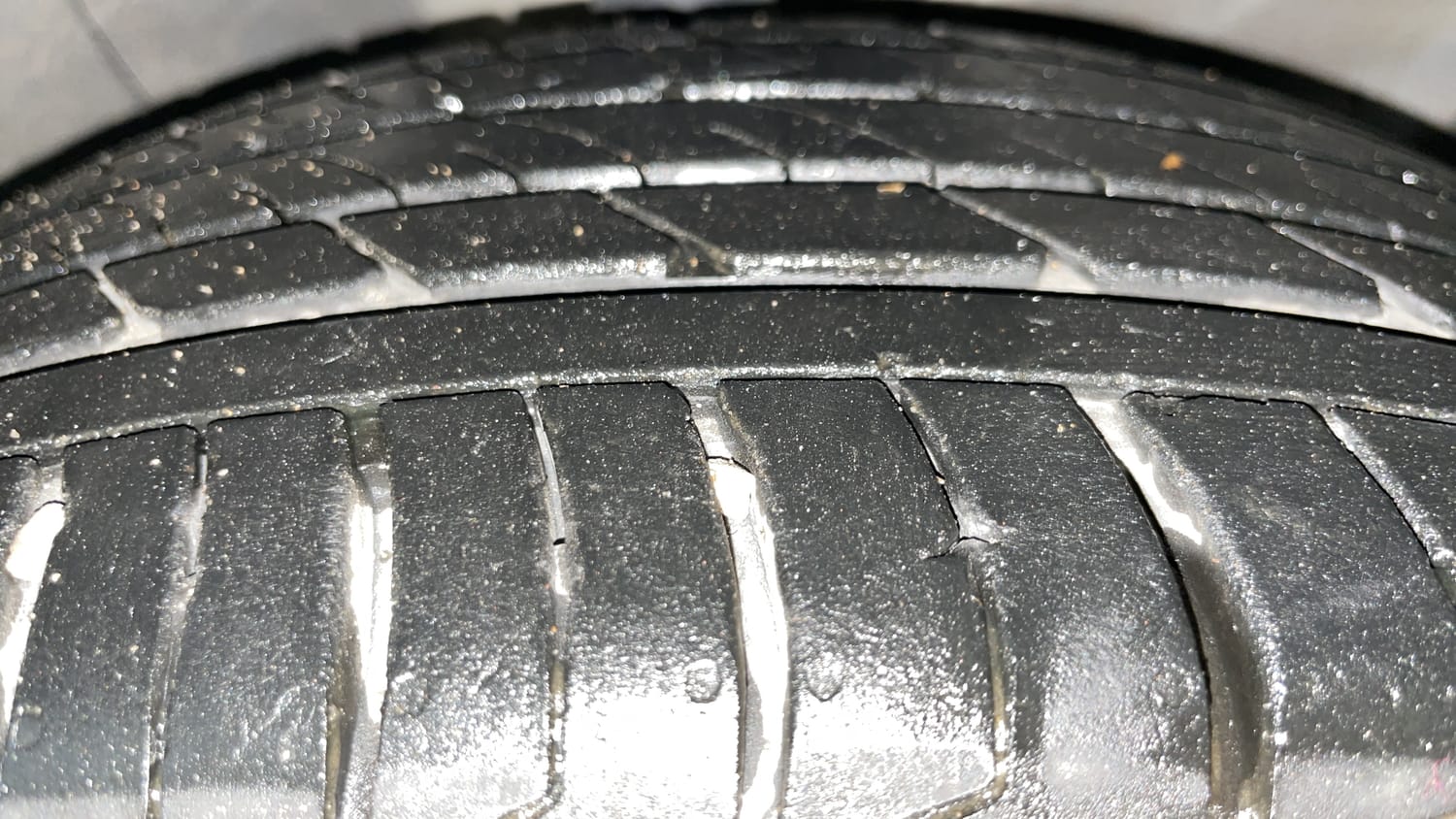 Used 2025 Hyundai Creta 1.5 MPi Petrol IVT S(O) Petrol Automatic tyres RIGHT FRONT TYRE TREAD VIEW
