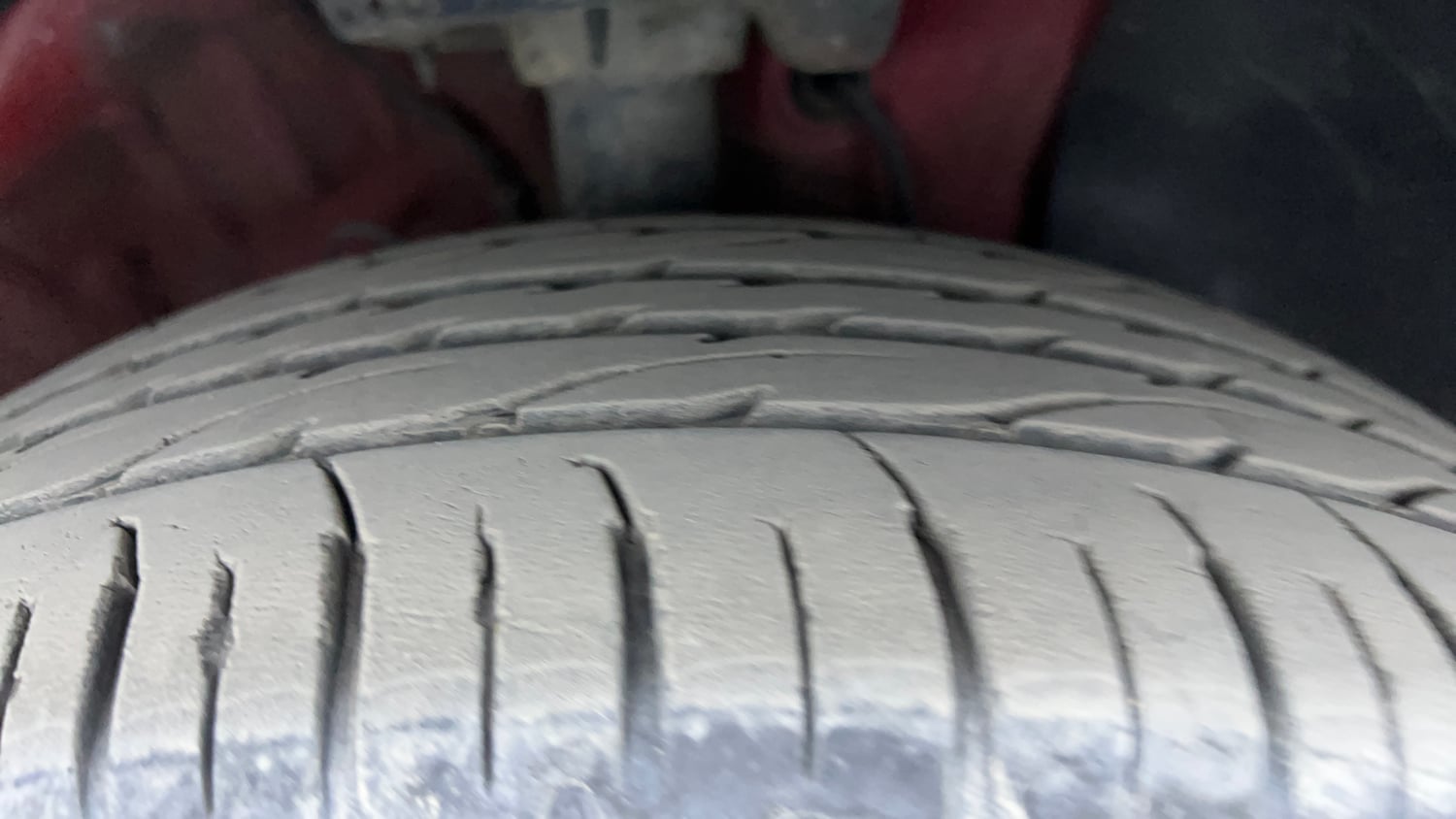 Used 2022 Hyundai Venue SX (O) 1.5 CRDi Diesel Manual tyres RIGHT FRONT TYRE TREAD VIEW