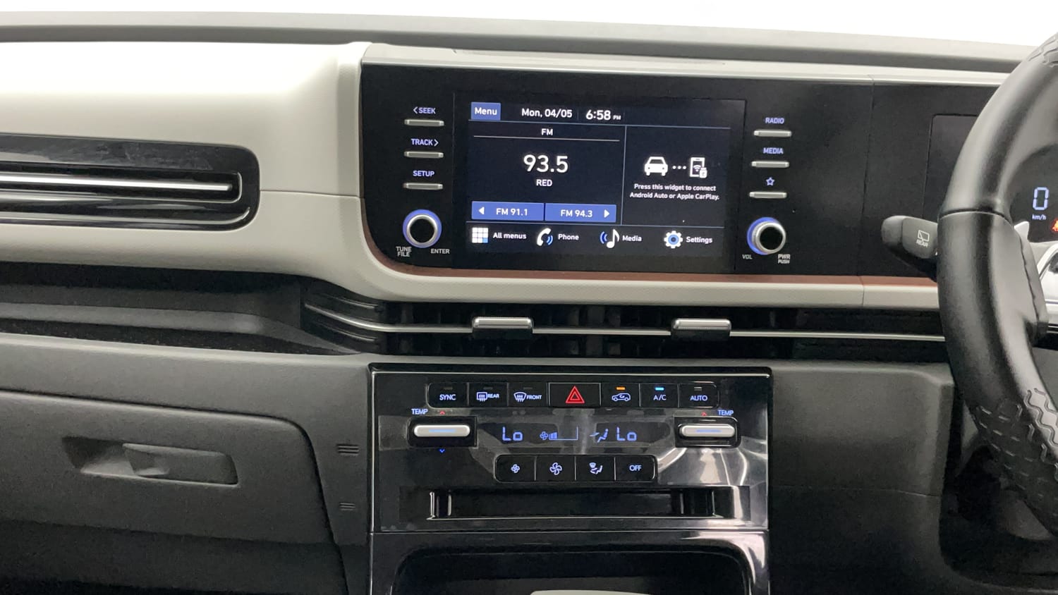 Used 2025 Hyundai Creta 1.5 MPi Petrol IVT S(O) Petrol Automatic interior MUSIC SYSTEM & AC CONTROL VIEW