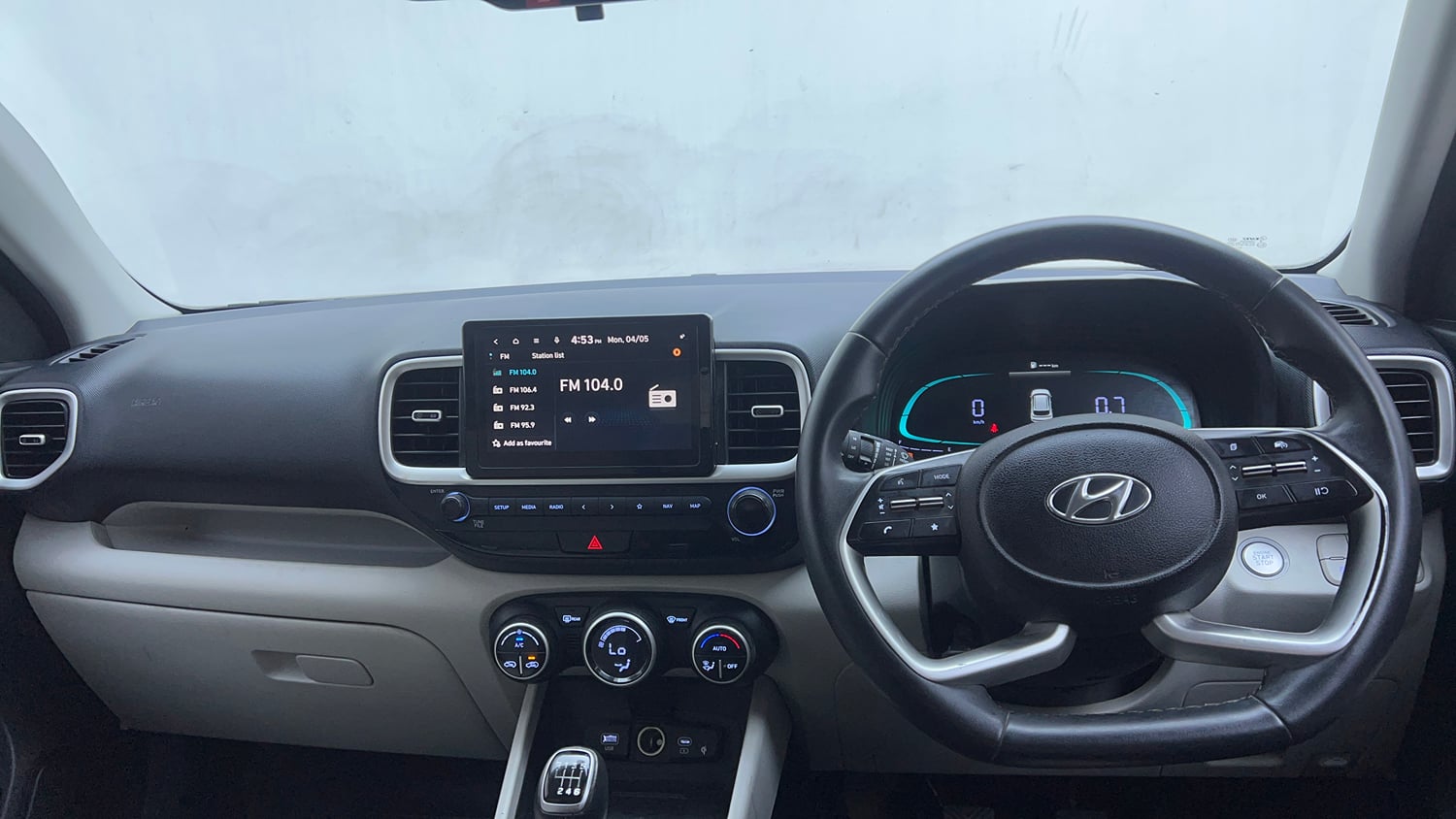Used 2022 Hyundai Venue SX (O) 1.5 CRDi Diesel Manual interior DASHBOARD VIEW