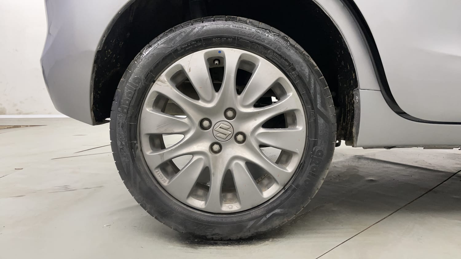 Used 2018 Maruti Suzuki Baleno Zeta 1.2 Petrol Manual tyres RIGHT REAR TYRE RIM VIEW