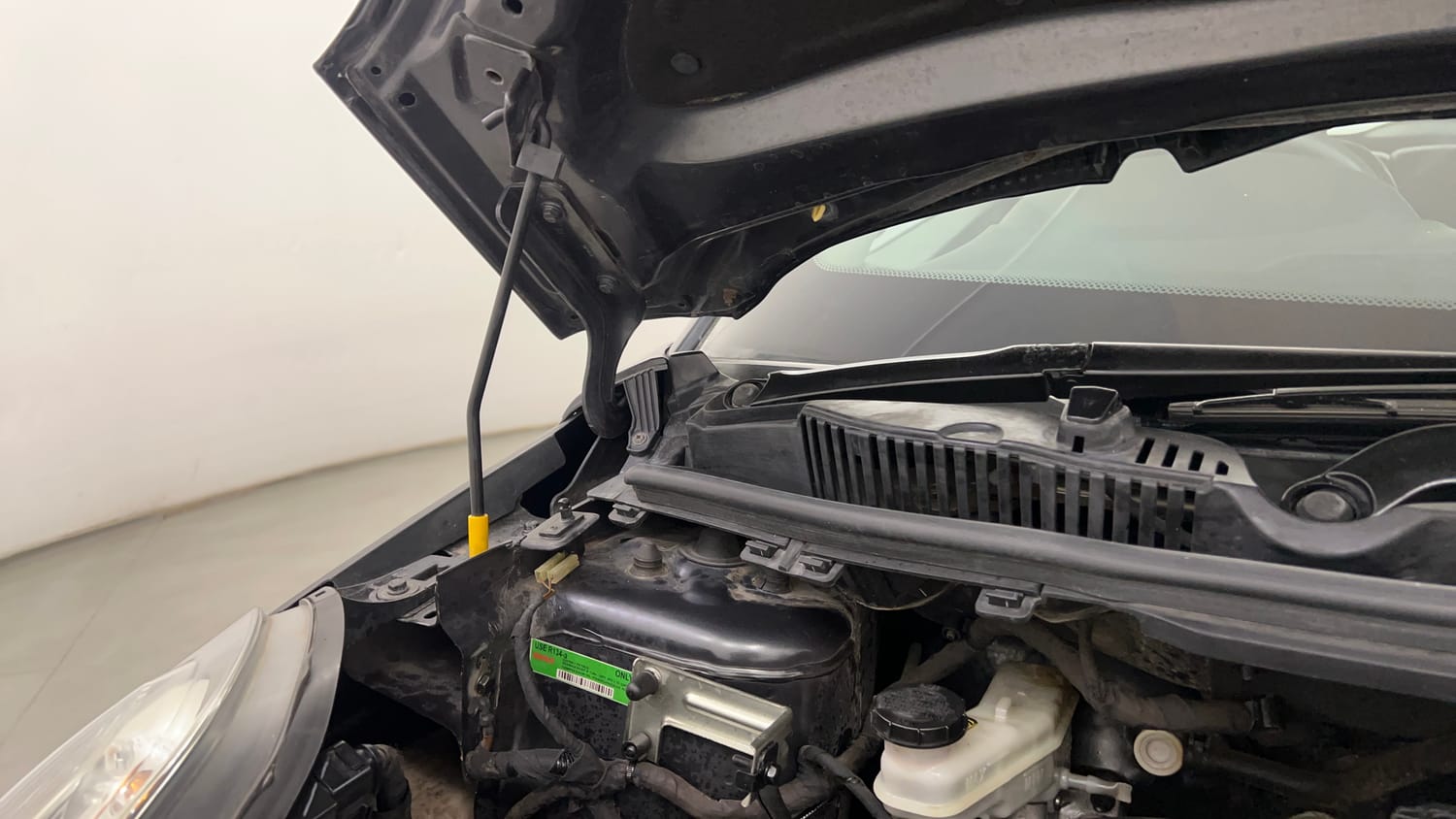 Used 2019 Tata Nexon XZA Plus Petrol Petrol Automatic engine ENGINE RIGHT SIDE HINGE & APRON VIEW
