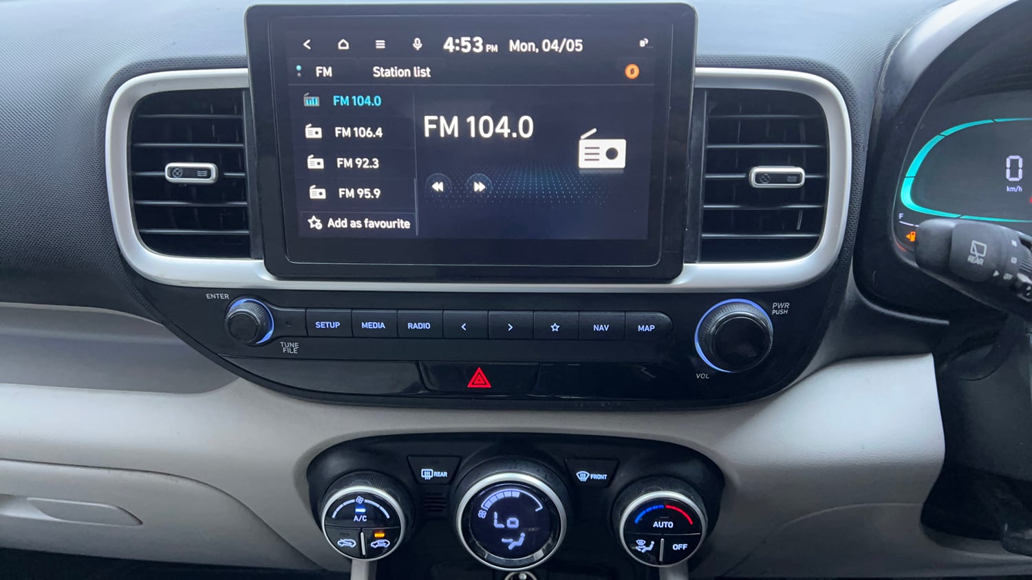 Used 2022 Hyundai Venue SX (O) 1.5 CRDi Diesel Manual interior MUSIC SYSTEM & AC CONTROL VIEW